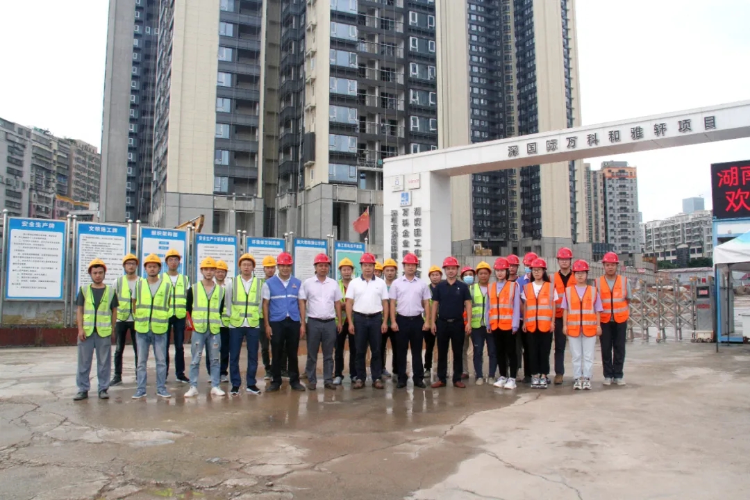 寶鷹集團高管赴項目考察慰問，與一線員工共度雙節